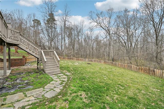 105 Meadowcrest Court, Clemmons, NC 27012