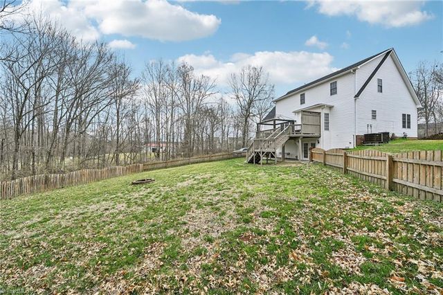 105 Meadowcrest Court, Clemmons, NC 27012