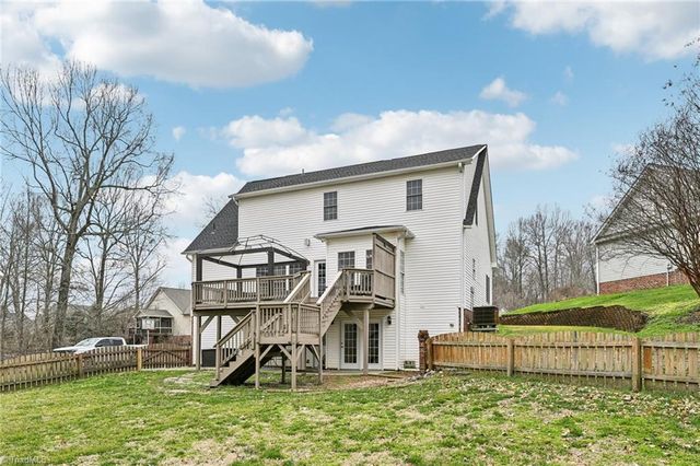 105 Meadowcrest Court, Clemmons, NC 27012