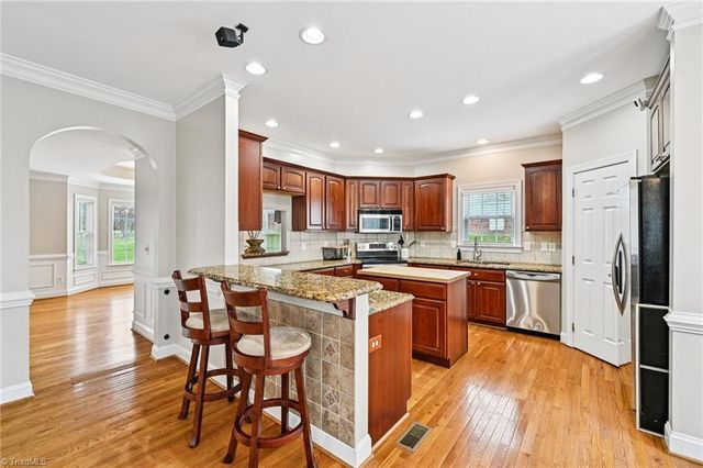 105 Meadowcrest Court, Clemmons, NC 27012