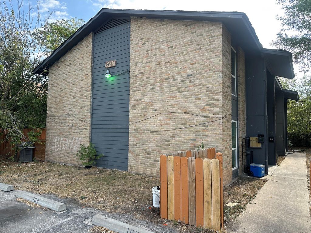 8613 Putnam DR, Austin, TX 78757