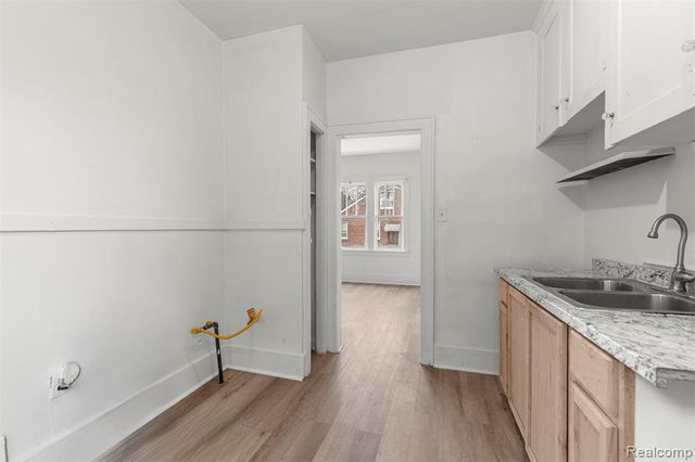 3964 Lenox Street, Detroit, MI 48215