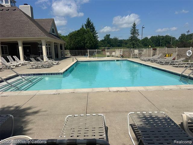 14301 Pinehurst Lane, Grand Blanc Charter Township, MI 48439