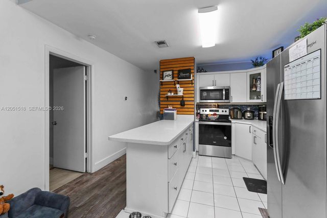 2884 W 75th Street, Hialeah, FL 33018