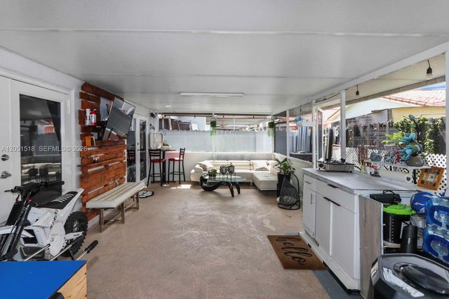 2884 W 75th Street, Hialeah, FL 33018