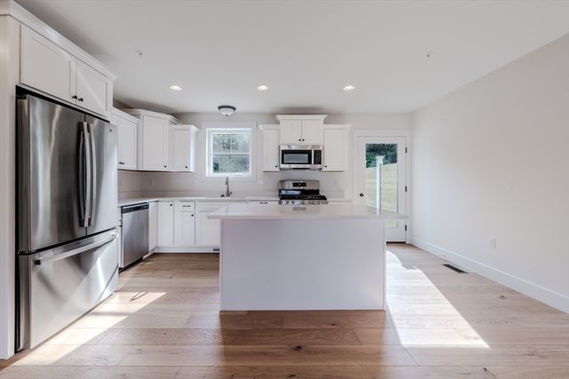112 Genest St 17, Dracut, MA 01826