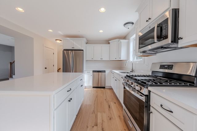 112 Genest St 17, Dracut, MA 01826