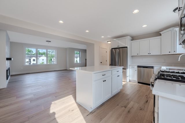 112 Genest St 17, Dracut, MA 01826
