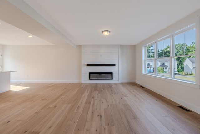112 Genest St 17, Dracut, MA 01826