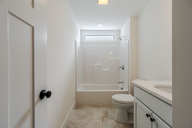 112 Genest St 17, Dracut, MA 01826