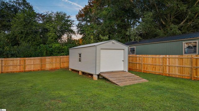 22 Annandale Drive, Boiling Springs, SC 29316