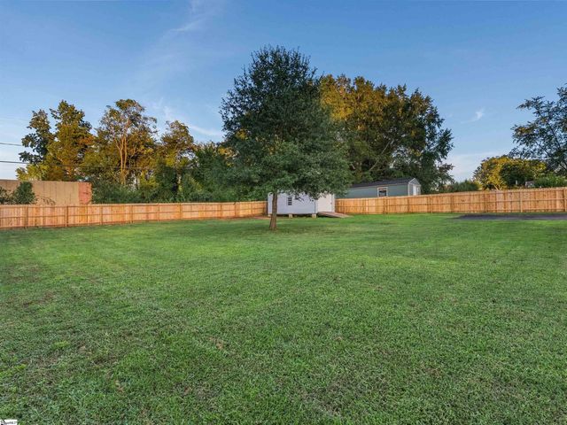 22 Annandale Drive, Boiling Springs, SC 29316
