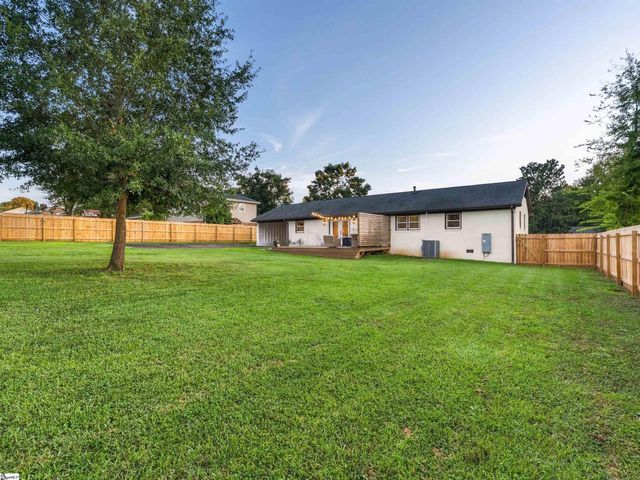 22 Annandale Drive, Boiling Springs, SC 29316