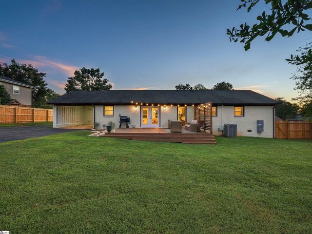 22 Annandale Drive, Boiling Springs, SC 29316