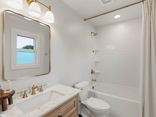 22 Annandale Drive, Boiling Springs, SC 29316