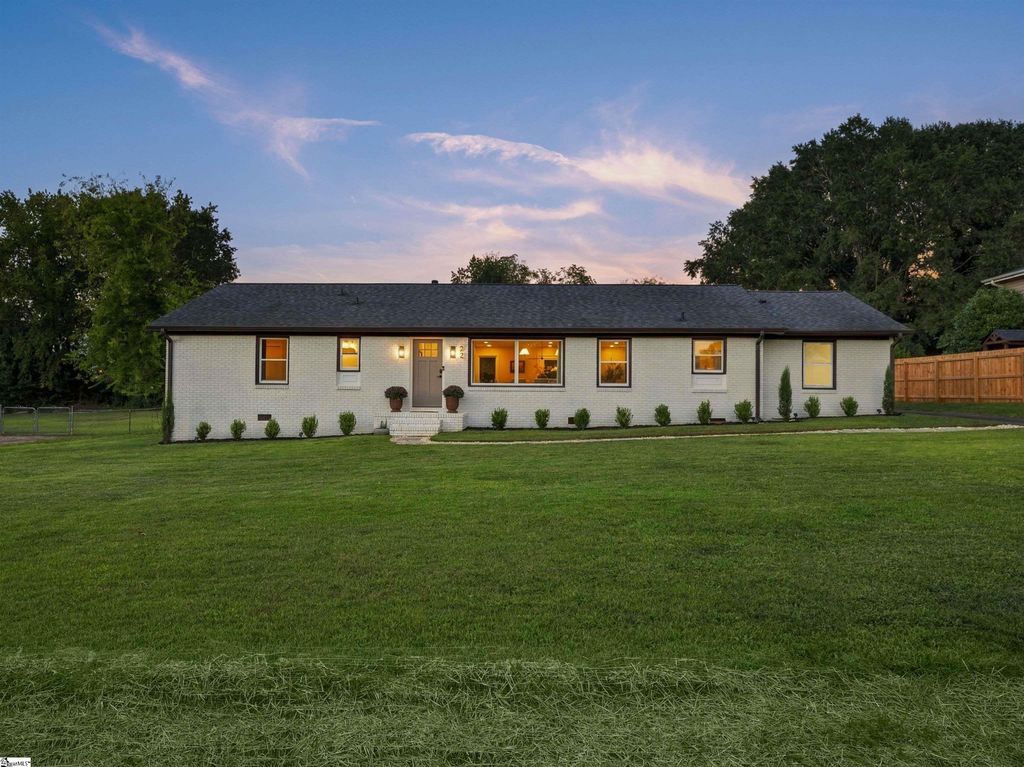 22 Annandale Drive, Boiling Springs, SC 29316