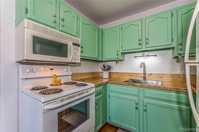 5959 Alan Drive, Brighton Township, MI 48116