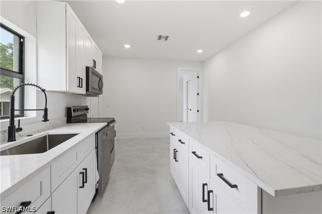 3811 Pearl ST, Fort Myers, FL 33916