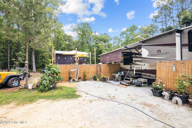 27 Cedar Bluff Lane, Oriental, NC 28571
