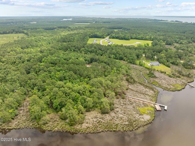27 Cedar Bluff Lane, Oriental, NC 28571