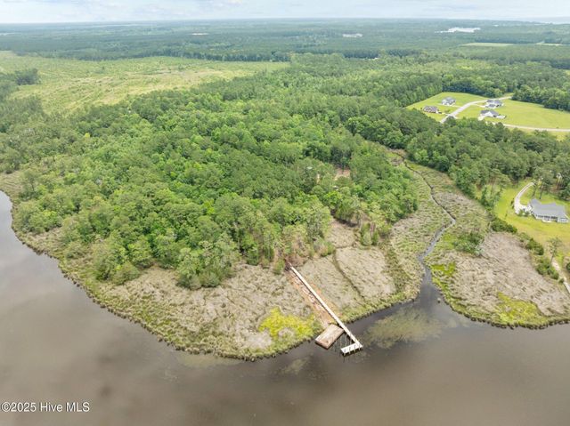 27 Cedar Bluff Lane, Oriental, NC 28571