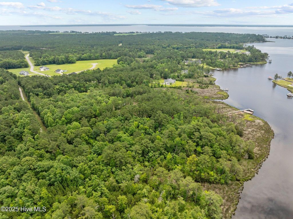 27 Cedar Bluff Lane, Oriental, NC 28571
