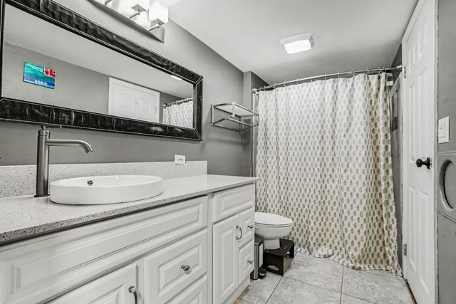 1355 Devonshire Lane, Hoffman Estates, IL 60169
