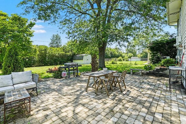 1355 Devonshire Lane, Hoffman Estates, IL 60169