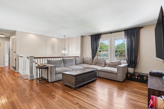 1355 Devonshire Lane, Hoffman Estates, IL 60169
