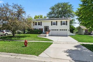 1355 Devonshire Lane, Hoffman Estates, IL 60169