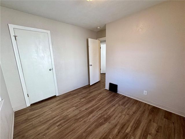 11122 E 20th Street, Independence, MO 64052