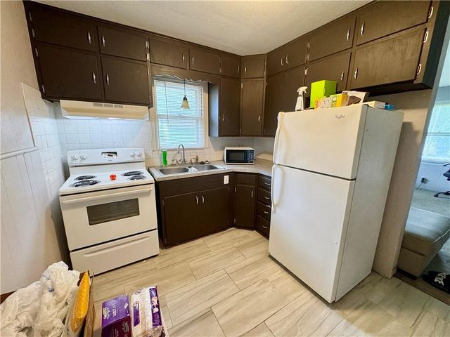 11122 E 20th Street, Independence, MO 64052