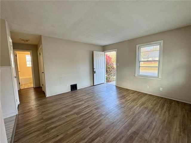 11122 E 20th Street, Independence, MO 64052