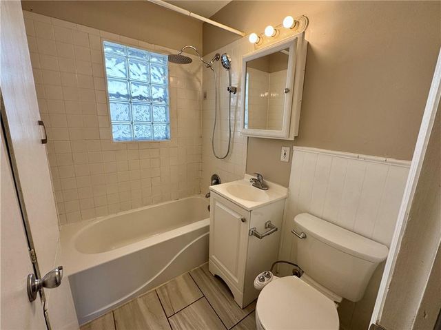 11122 E 20th Street, Independence, MO 64052