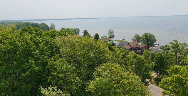 8584 E Houghton Lake Drive, Houghton Lake, MI 48629