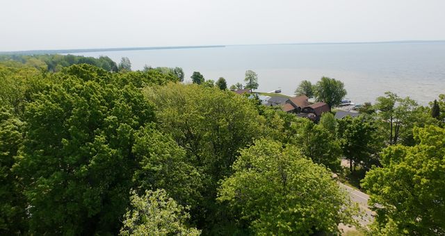 8584 E Houghton Lake Drive, Houghton Lake, MI 48629