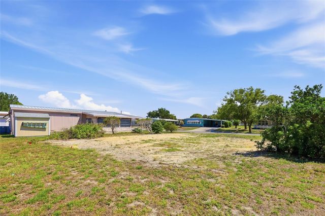 1223 NASSAU CIRCLE, Tavares, FL 32778