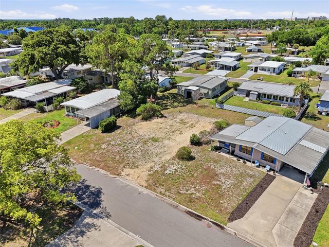 1223 NASSAU CIRCLE, Tavares, FL 32778