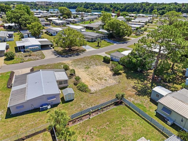 1223 NASSAU CIRCLE, Tavares, FL 32778