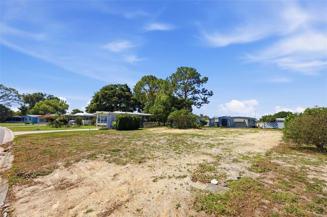1223 NASSAU CIRCLE, Tavares, FL 32778