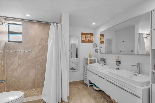 100 Ocean Lane Dr 301, Key Biscayne, FL 33149