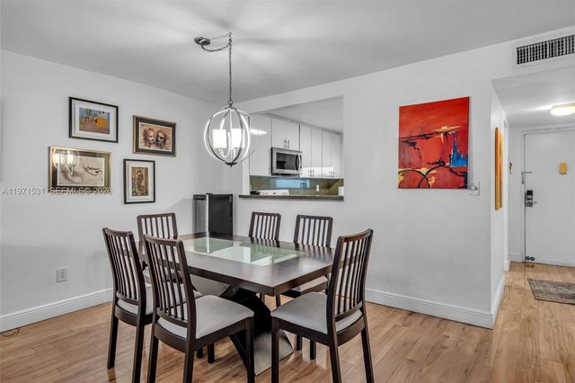 100 Ocean Lane Dr 301, Key Biscayne, FL 33149