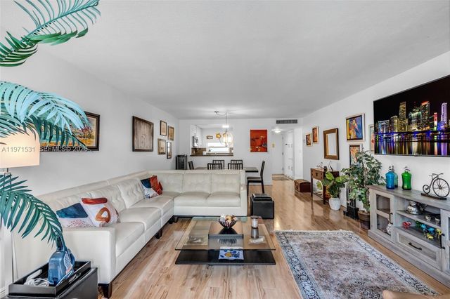 100 Ocean Lane Dr 301, Key Biscayne, FL 33149