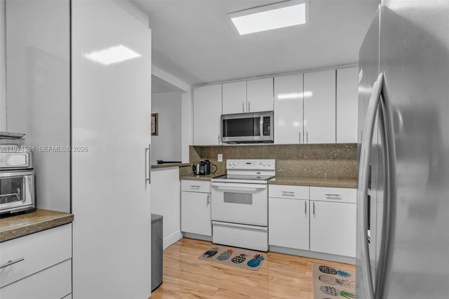 100 Ocean Lane Dr 301, Key Biscayne, FL 33149