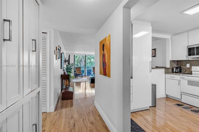 100 Ocean Lane Dr 301, Key Biscayne, FL 33149