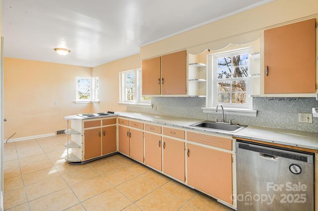 92 Parkway View Road, Mars Hill, NC 28754