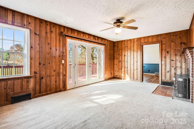 92 Parkway View Road, Mars Hill, NC 28754