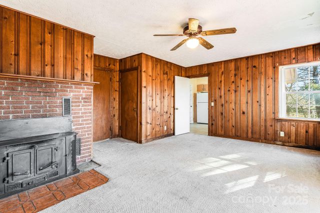 92 Parkway View Road, Mars Hill, NC 28754