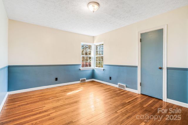 92 Parkway View Road, Mars Hill, NC 28754