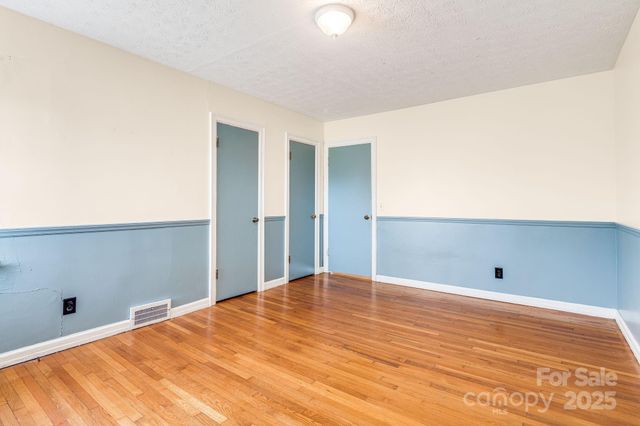 92 Parkway View Road, Mars Hill, NC 28754